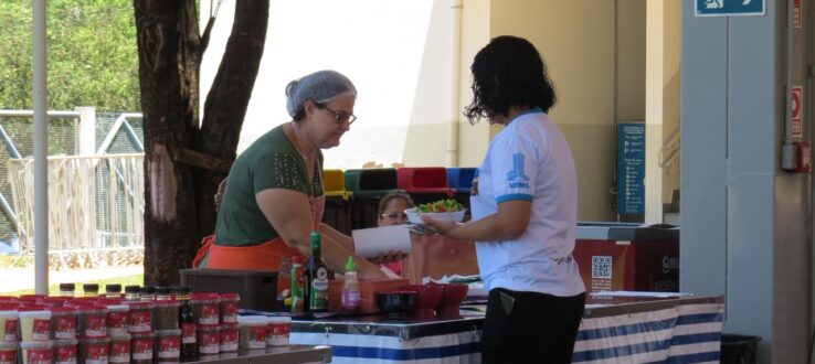 Mercado Escola da UFMS inicia 2026 com presença de calouros e fortalecimento da agricultura familiar