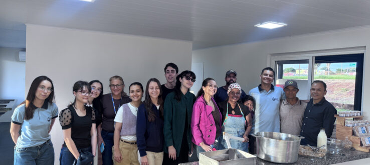 Mercado Escola promove oficina de paçoca com estudantes no Autocine